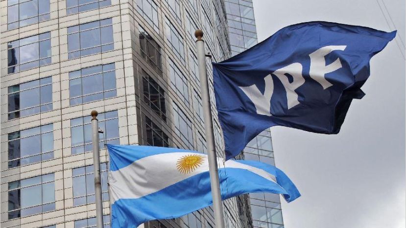 foto credit: https://www.cronista.com/economiapolitica/Por-la-recesion-YPF-perdio--8153-millones-en-el-primer-trimestre-20190509-0068.html